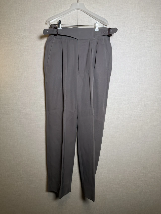THE RERACS ベルテッド テーパードパンツ 1枚目