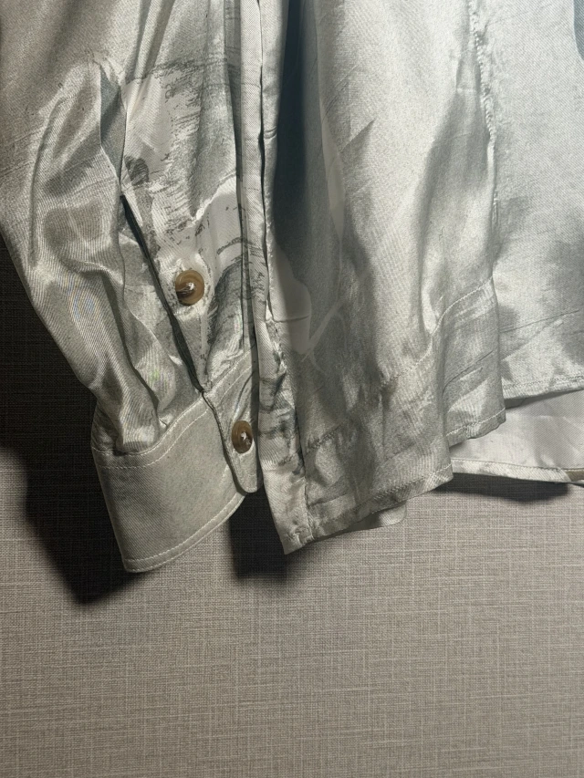 TOM WOOD シルバーグレー アブストラクト柄シャツ 1枚目
