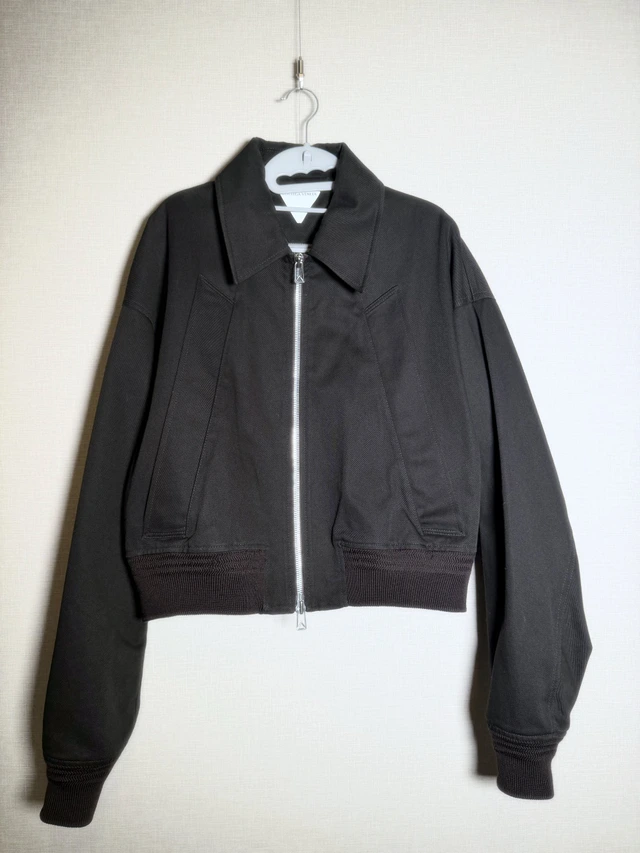 BOTTEGA VENETA ダークグレー クロップドジップジャケット 1枚目