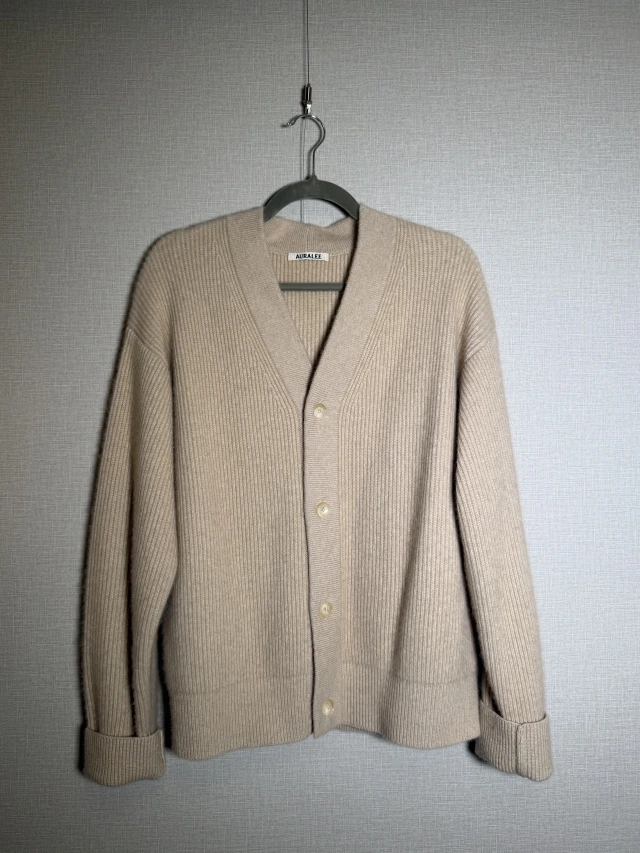AURALEE ベージュ カシミヤカーディガン 1枚目