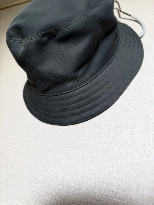 Hermes ブラック バケットハット 1枚目