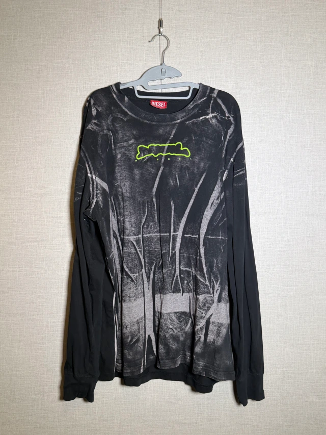DIESEL 黒グレー柄・蛍光ロゴ長袖トップス 1枚目