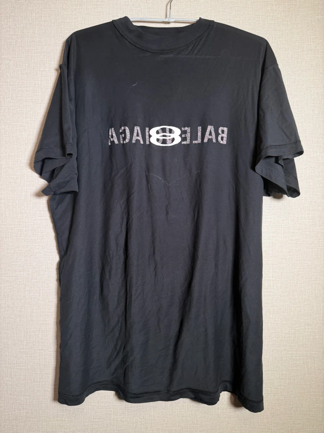 BALENCIAGA ディストレスロゴ Tシャツ 1枚目