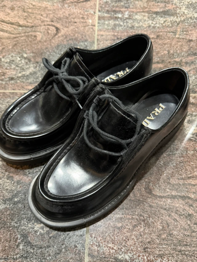 PRADA チャンキー レースアップシューズ 1枚目