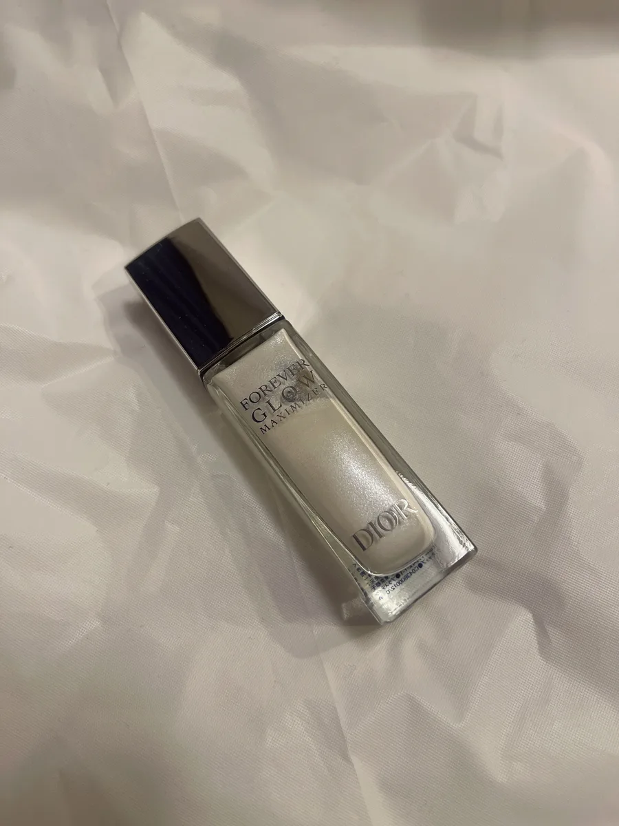 使用中のDIOR ディオールスキン フォーエヴァー グロウ マキシマイザー（パーリー）を撮影した写真