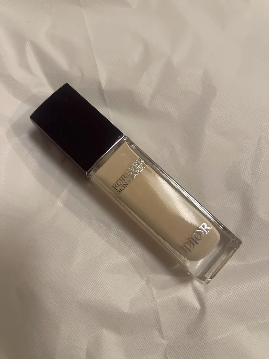 使用中のDIOR ディオールスキン フォーエヴァー スキン コレクト（00）を撮影した写真