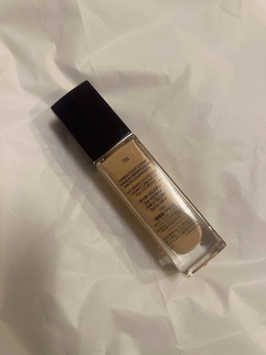 DIOR ディオールスキン フォーエヴァー スキン コレクト（1N）の裏面の表示を撮影した写真