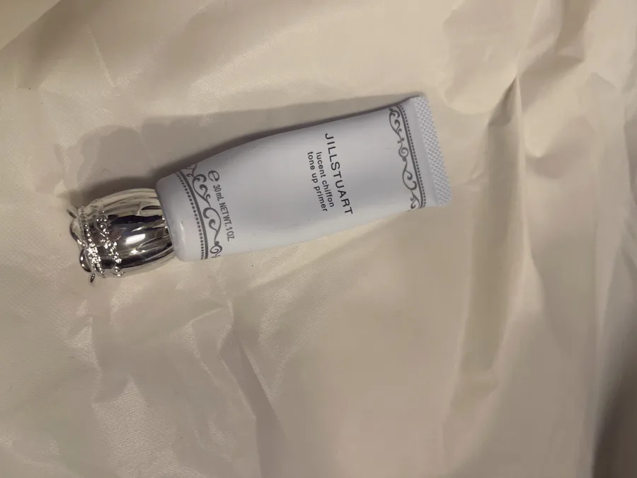 JILL STUART ルーセントシフォン トーンアップ プライマー（03 bustier dress）の実物を撮影した写真