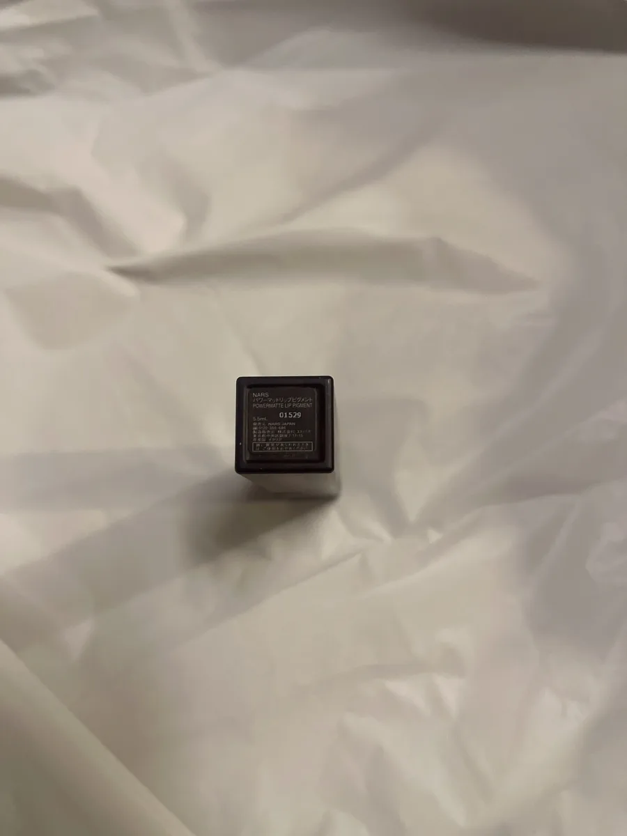 NARS パワーマットリップピグメント（01529 BAD GUY）の裏面の表示を撮影した写真