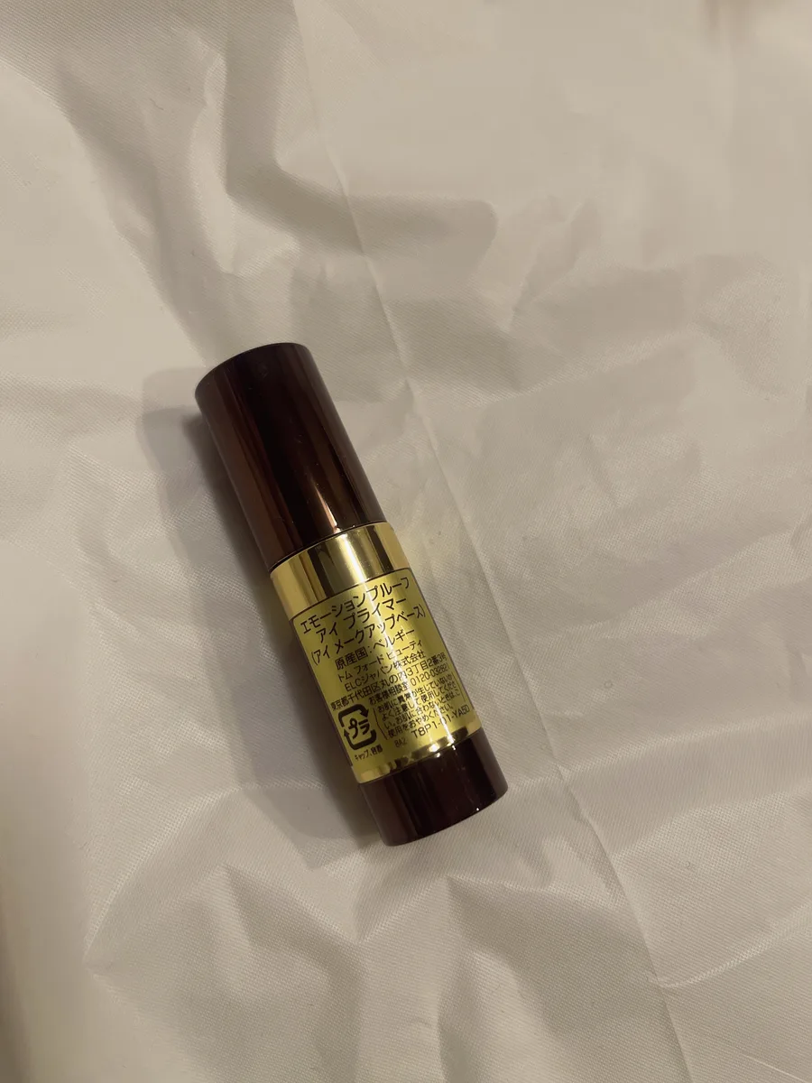 TOM FORD エモーションプルーフ アイ プライマーの裏面の表示を撮影した写真